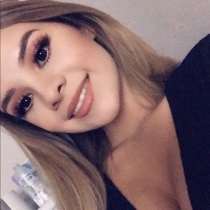 Meet your Posher, Claudia